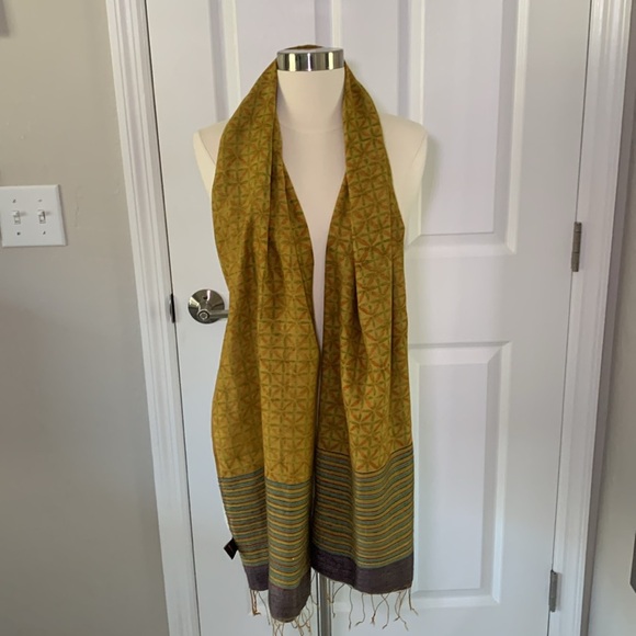 Karomi Indian scarf/stole pattern with stripes- warm jewel/earth tones 100% silk - Picture 5 of 9